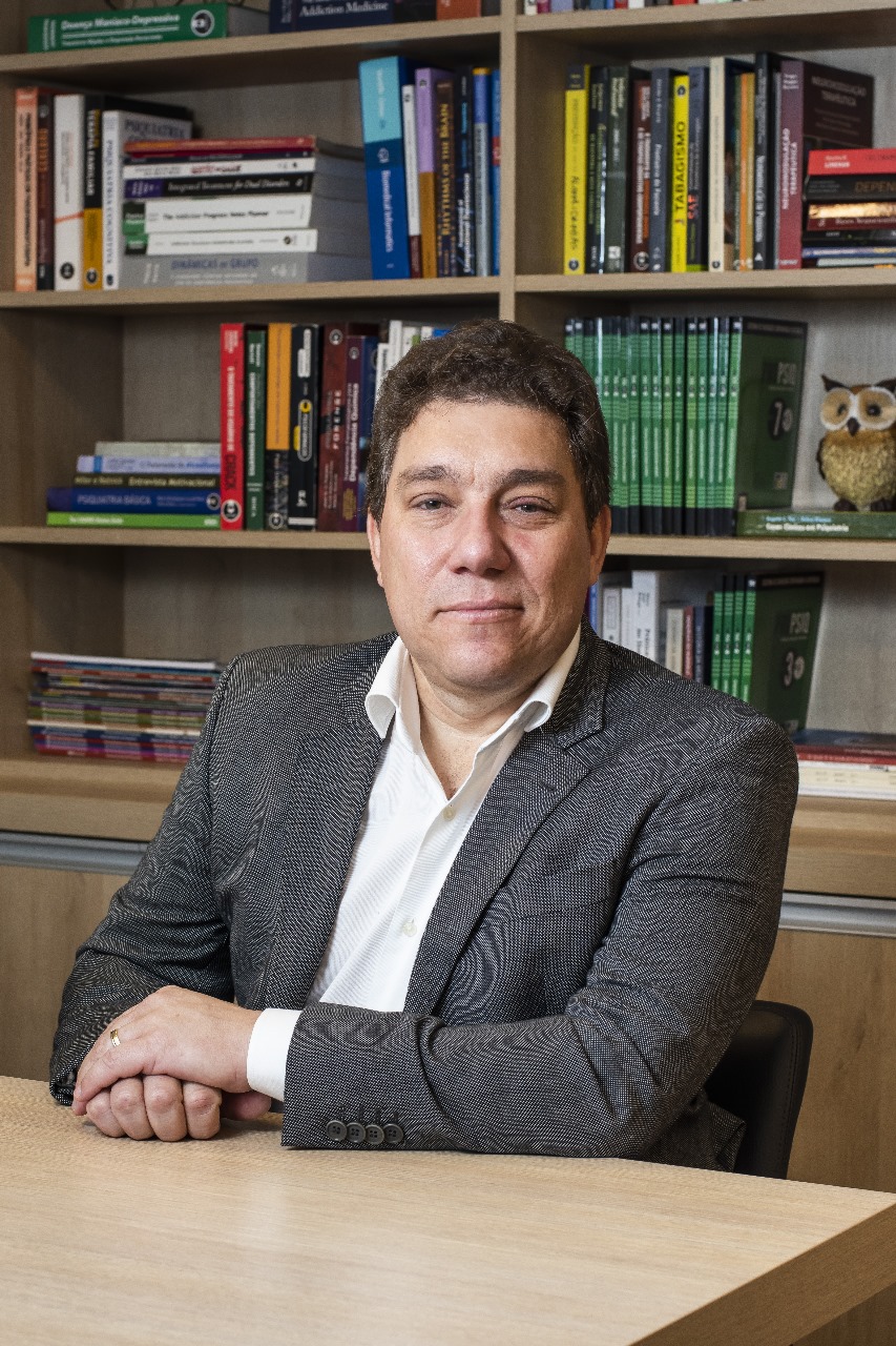Dr. Luís Henrique Casagrande, médico psiquiatra